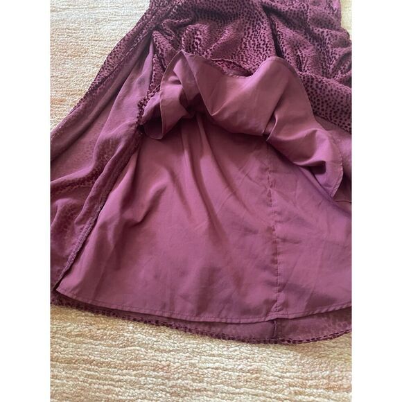 Saylor Burgundy Velvet Burnout Halter Mini Dress Size S Ruched Lined Sexy - Picture 4 of 9